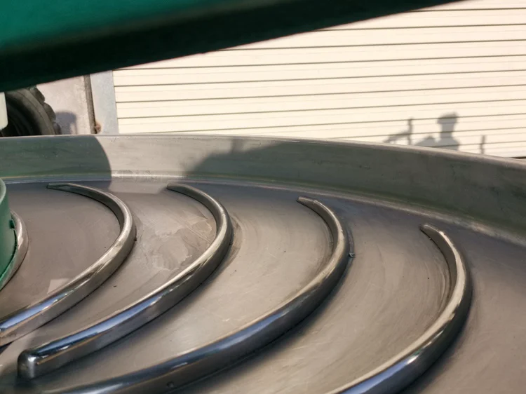 Máy cuốn lá trà