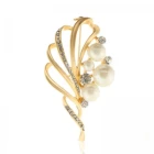 Çin Pearl Garment Brooch for Women as Birthday Anniversary Gifts Gold Plated Micro Pave Personality Freshwater Brooch üretici firma