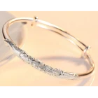 Çin Beyaz 9999 Gümüş Gül Desen Bilezik Tedarikçi Çin üretici firma