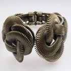 Çin gold hand chain bridesmaid flower cuff bracelet B10153 üretici firma