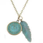 China Gold Alloy Vintage Style Leaf Clock Shape Pendant Necklace Wholesale Hersteller
