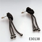 الصين Fashion teen pressed couple pair men's earrings designs E30138 الصانع