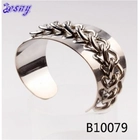 الصين men's rhodium chain stainless steel handcuff bracelet B10079 الصانع