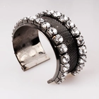 porcelana Los últimos diseños de las mujeres de encargo cadena de la correa neta Brazalete de la pulsera brazalete oem proveedor de china fabricante