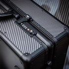 Cina 2019 factory supply 100% real carbon fiber trolley luggage suitcase produttore