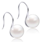 Cina Women's Classical White Freshwater Cultured Pearl Dangle Earrings Shenzhen Factory produttore