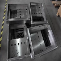 China stainless steel welding contron box tapping with bolt Hersteller