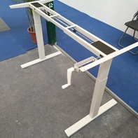 China 2017 top rated high quality handle crank adjustable standing desk manufacturer