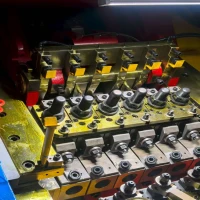 中国 M8 六角螺栓冷镦机 带线架螺栓成型机 制造商