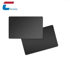 China Afdrukbare glanzende plastic PVC-kaart Zwarte blanco zakelijke ID PVC-kaart Groothandel fabrikant