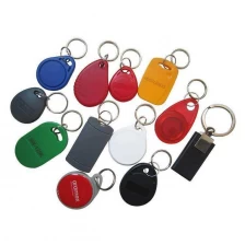 الصين شعار سعر المصنع المخصص البلاستيك ABS NFC سلسلة المفاتيح مفتاح فوب العلامة RFID الموجودة في قاعدة المفتاح الصانع