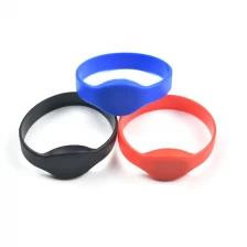 China 13.56mhz RFID NFC Rewritable Proximity Smart UID Changeable 1k s50 Block 0 Writable Silicone Wristband manufacturer