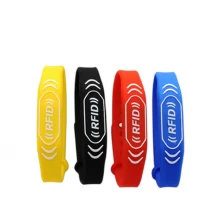 China Reusable Adjustable NFC Wristband 13.56Mhz Silicon Band with Waterproof Feature Customizable Logo Support manufacturer