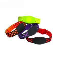 porcelana Alta calidad 13.56MHz Ventilate de la pulsera de pulsera de identificación de niños inteligentes pulsera de pulsera impermeable para nadar pobre fabricante