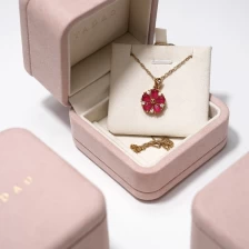 porcelana lujosa caja de embalaje de aretes de anillo de diamante moissanite de gama alta de microfibra rosa de cuero de metal fabricante