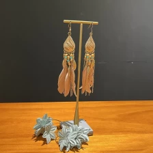 China metal jewelry display props T earring display stand to serve long earrings hoop earrings manufacturer