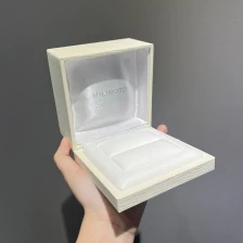 porcelana caja de anillo de plástico estilo mikimoto caja de joyería de perlas caja de embalaje de regalo fabricante