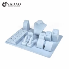 中国 マイクロファイバージュエリーディスプレイセット磁気木製カウンタージュエリーディスプレイリングイヤリングペンダントディスプレイ小道具 メーカー