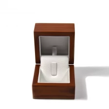 porcelana caja de anillo de madera maciza caja de embalaje de joyería de madera caja de anillo de embalaje de regalo fabricante