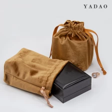 China Yadao recém-chegados bolsa de cordão de veludo fabricante