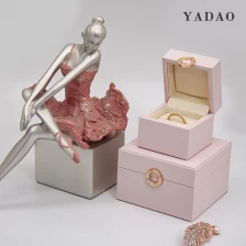 Chine boîte d'emballage de bijoux en cuir pu rose bébé amour cadeau emballage anneau pendentif boîte de bracelet fabricant