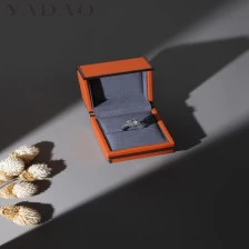 China Recém-lançadas caixas de embalagens populares da moda flip top prontas para joias de alta qualidade fabricante