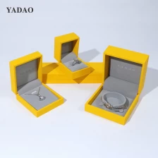 China 2024 estilo clássico de longa duração diamante amarelo anel colar caixa de embalagem de joalheria fabricante