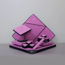 中国 ユニークな紫色のウィンドウジュエリーディスプレイカウンタージュエリーディスプレイ小道具ダイヤモンド形状ジュエリーディスプレイセット メーカー