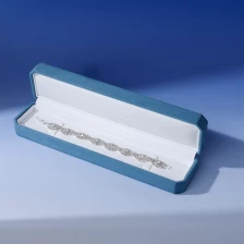 China Qualität langes Armbandbox Kunststoff Schmuckschatulle Mikrofaser Schmuckschachtel Armband Kettenverpackungsschachtel Hersteller
