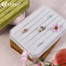 Chine Personnalisez le plateau de bijoux en bois Plateau de bijoux en velours doux fabricant