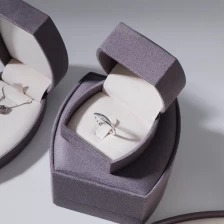 Cina Design unico design di gioielli in plastica Light Purple Color Jewelry Packaging Box Box Box produttore