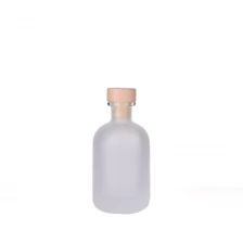 Cina Bottiglia a lamella con diffusore in vetro satinato da 9 once con tappo in legno produttore
