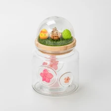 Chiny Ozdobne szklane naczynie 15 uncji Puste szklane naczynie na świece z kreatywną pokrywką producent