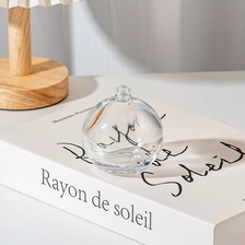 Cina Bottiglia di profumo in vetro con logo a colori personalizzato in vetro a forma di palla creativa da 105 ml produttore