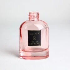 Çin Etiketli ve Vida Boyunlu Oblate Flask Pembe Cam Difüzör Şişeleri üretici firma