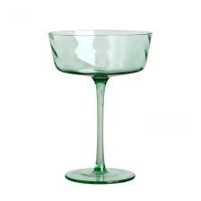 Çin Kurşunsuz kristal 300ml 10oz renkli şeffaf yeşil kadehler kokteyl dönen dalga coupe cam üretici firma