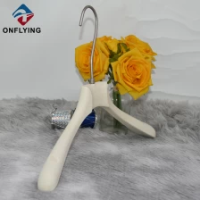 중국 맞춤형 로고 친환경 회전 후크 의류 의복 코트 수지 행거 중국 공급 업체 제조업체