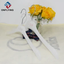 中国 豪華なカスタムスペース節約プラスチック半透明のハンガー中国メーカー メーカー