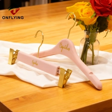 China Elegant Custom Pink Dress & Pants Set Non Slip Velvet Hanger China Supplier manufacturer