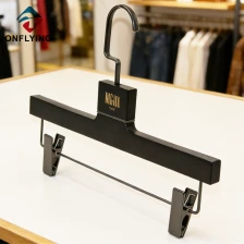 中国 高級省スペースブラックアッシュツリーカスタム木製パンツハンガー中国工場 メーカー