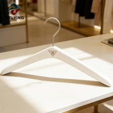 中国 ブティック特別デザインの女性白衣木製ハンガー中国工場 メーカー