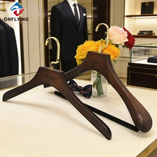中国 高級スーツとシャツのカスタムロータス木製衣類ハンガー、ハイエンドの衣類ディスプレイサプライヤー中国用 メーカー