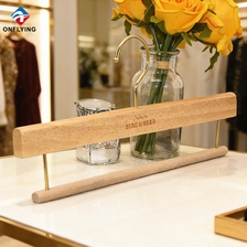 中国 ブティックサプライヤー中国向けのベルベットバー付きプレミアムカスタム天然オーク材パンツハンガー メーカー