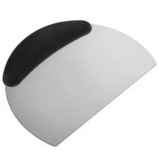 China Stainless Steel Pastry Dough Scraper Hand Crafted Metal Ice Dough Cutter Plastic Handle Flour Scoring Scraper manufacturer