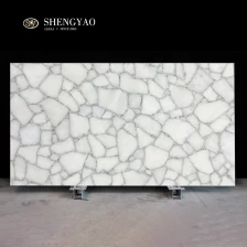 China Laje de cristal branco com folha de tira, lajes de pedra semipreciosa atacado fabricante