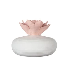 China Frasco difusor de cerâmica de fragrância para casa elegante com tampa de flor fabricante