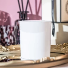 China Leere, glänzende, weiße Sprühglas-Kerzendose Hersteller