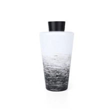 China Monochrome Glasrohr-Diffusorflasche mit Farbverlauf und schwarzem Verschluss Hersteller