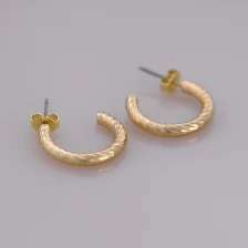 porcelana Venta al por mayor de bisutería Delicate Twist Hoop Earring. fabricante