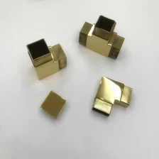 China 8K spiegel gepolijst goud roestvrij staal 3-weg 40 mm 50 mm vierkante buis connector voor leuning balustrade fabrikant